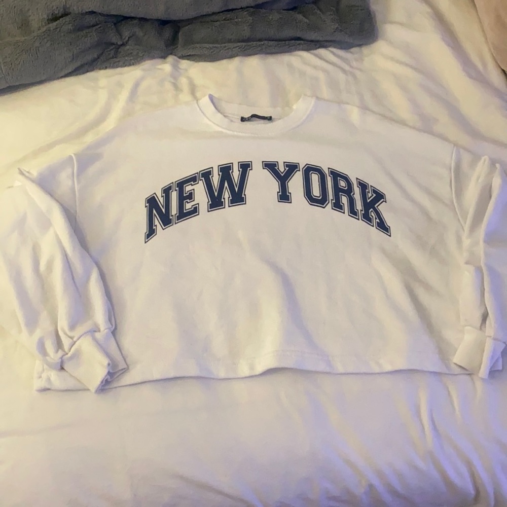 white cropped zara crew neck